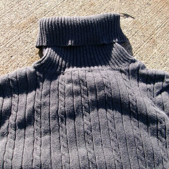 IZOD Turtleneck Ladies Womens Gray Cable Knit Fisherman Sweater Size Medium VGUC - Picture 11 of 14